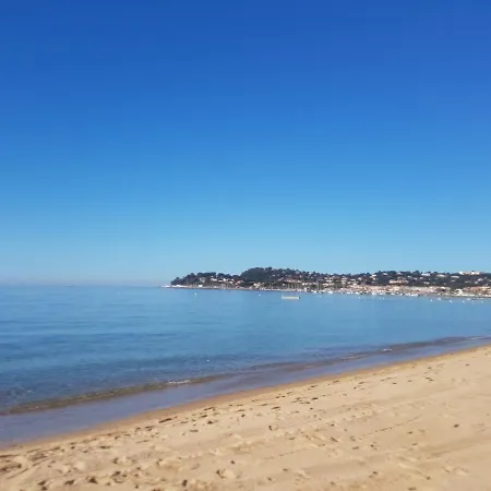 Les Eucalyptus 2* 滨海卡瓦莱尔