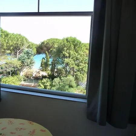 מלון Les Eucalyptus 2*