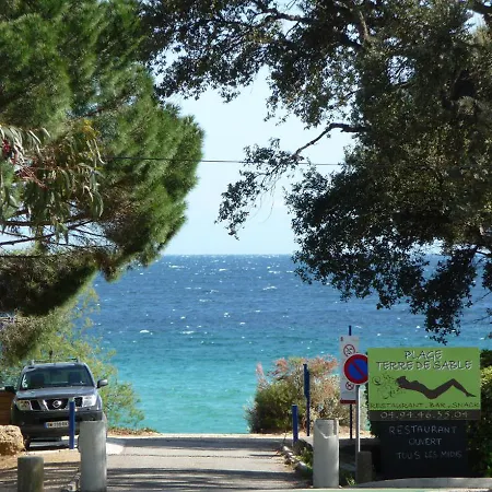 מלון Les Eucalyptus 2*