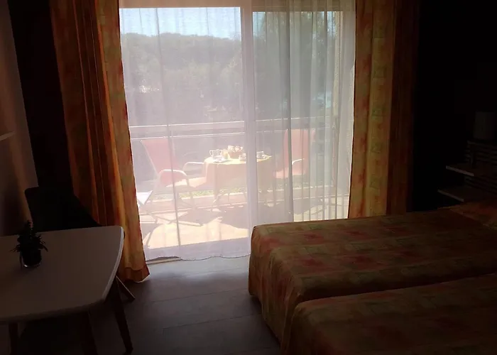 Les Eucalyptus 2* Кавалер-сюр-Мер