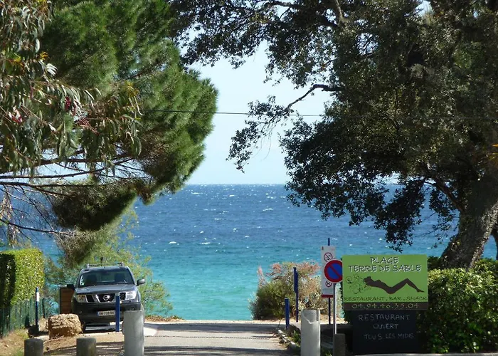 Отель Les Eucalyptus 2*