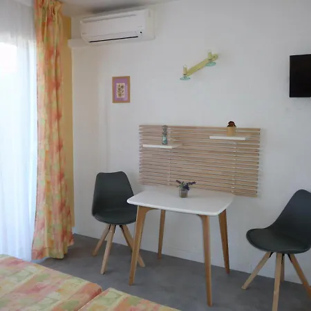Les Eucalyptus Hotell 2*
