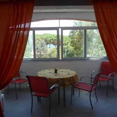 ホテル Les Eucalyptus キャバレール・シュル・メール